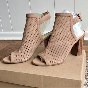 NWOT-Francesca’s Buckle peep-toe Bootie